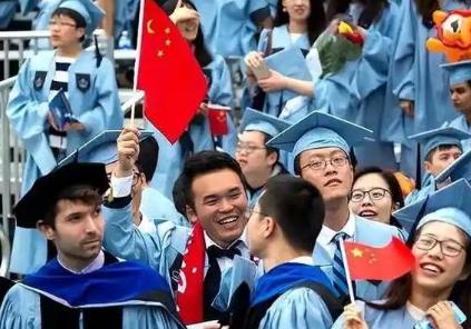 美国人一针见血：“如果中国真的那么好，为啥还有大批人移民到美国？”中国人移民美国