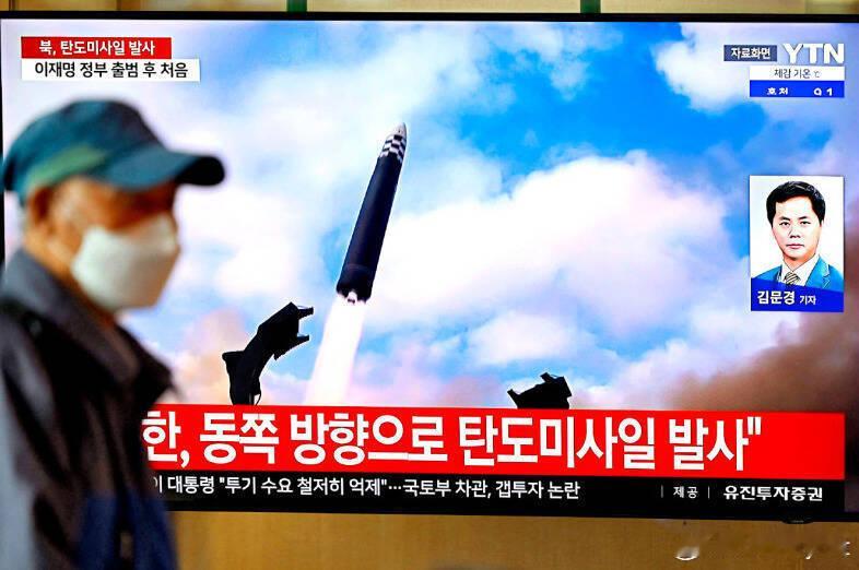 【朝鲜称最新导弹试射展示新型高超音速武器系统】海外新鲜事 朝中社23日报道称，朝