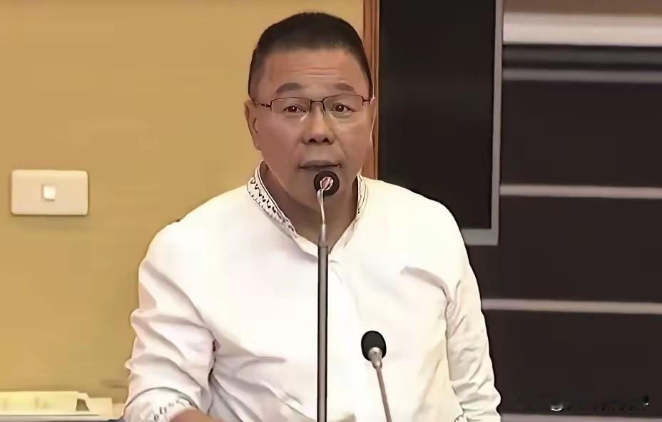 郑丽文当选国民党主席，本是件值得期待的事，可党内却闹起了幺蛾子。国民党籍台南市议