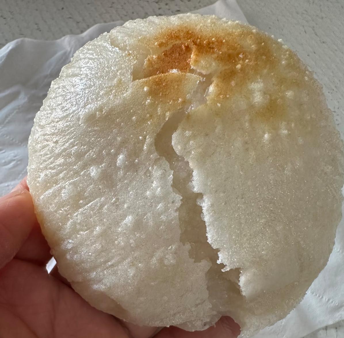 我在四川过大年，手打糍粑，捶出川味团圆年。在四川过年，少了手打糍粑的砰砰声，年味