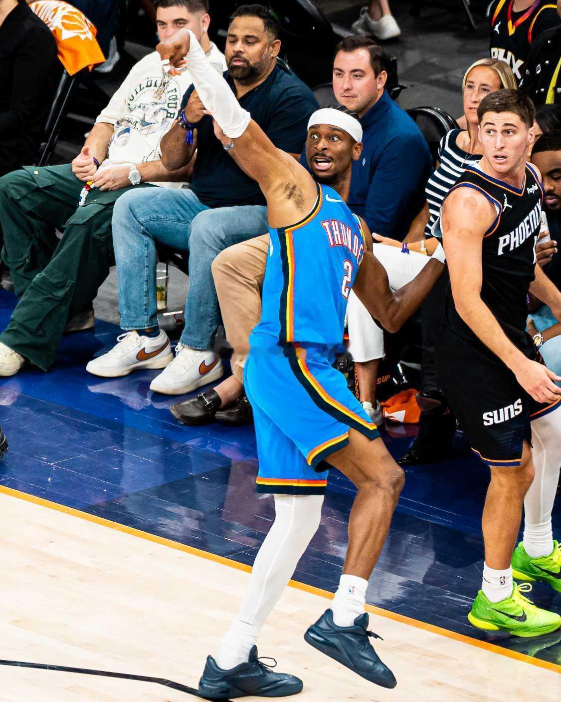 首个4-0！雷霆横扫太阳晋级半决赛，SGA31+8布克24+6雷霆vs太阳 北京