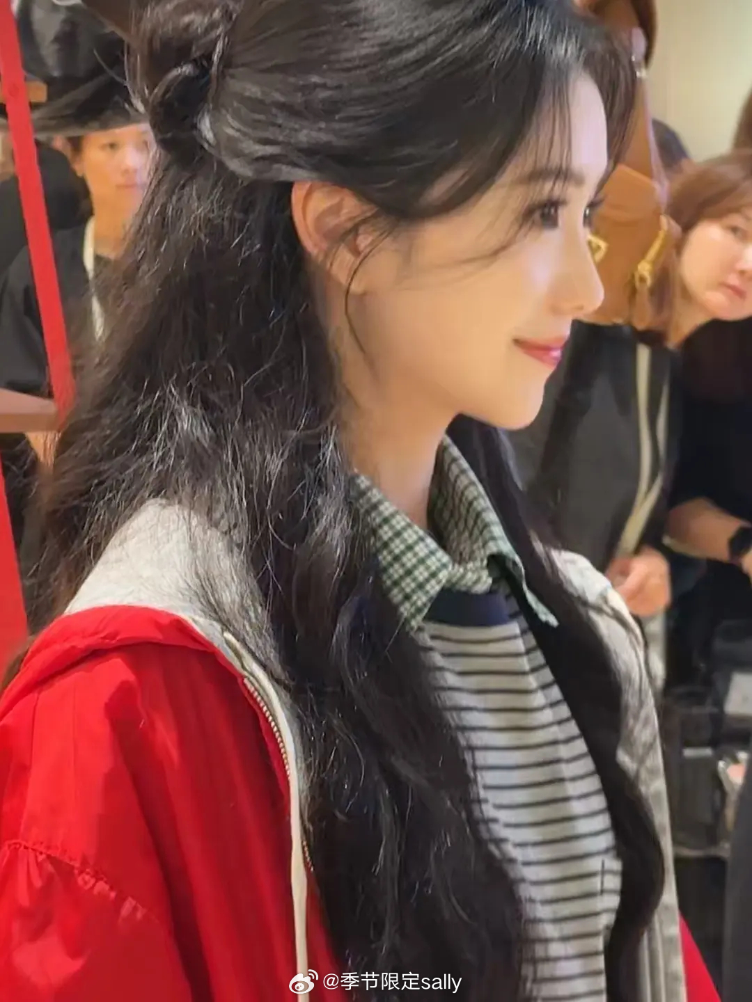 刘浩存今天miumiu活动图，美美滴眼睛亮亮地[期待] ​​​