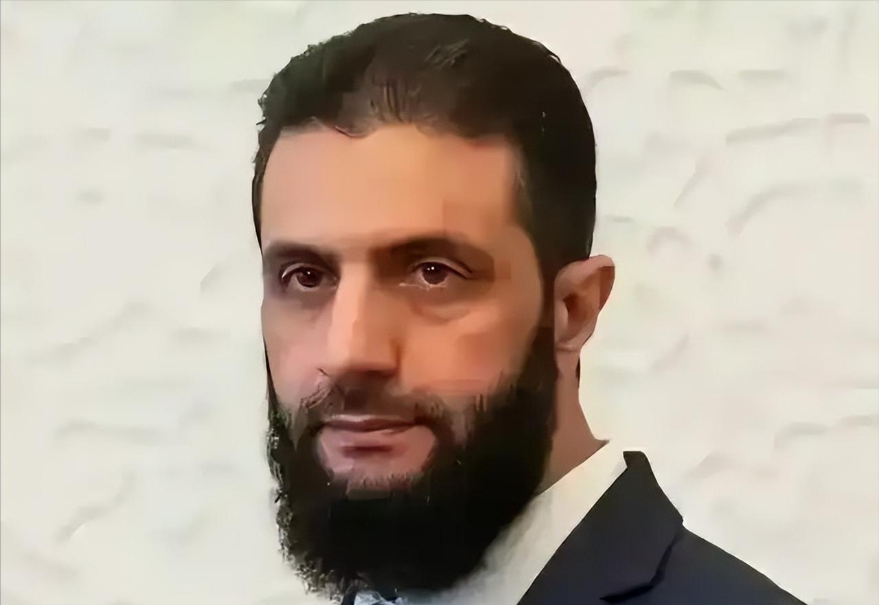 [月亮]叙利亚统一，终于迎来最关键的一步，朱拉尼硬生生把存在十多年的“国中之国”