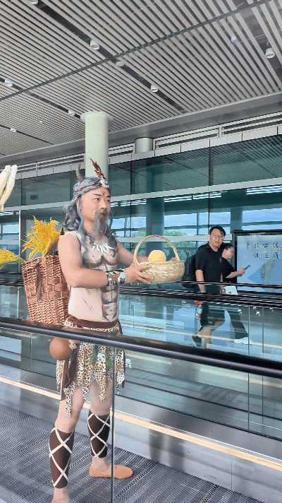 全国文旅为KPI在机场就卷起来了各地文旅将地方特色带到机场 暑期最后一波KPI，