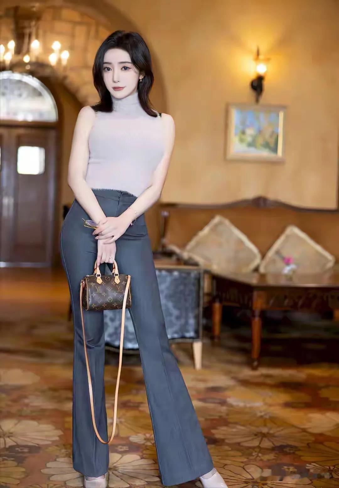 大美女瑶瑶，LV包包抢镜