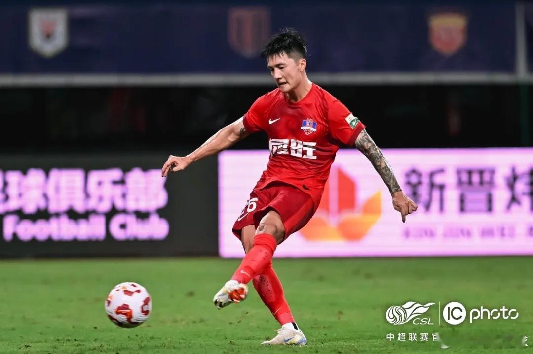 刘云加盟大连鲲城！武汉旧将刘云从梅州客家转会至大连鲲城，上赛季他是中超梅州客家的