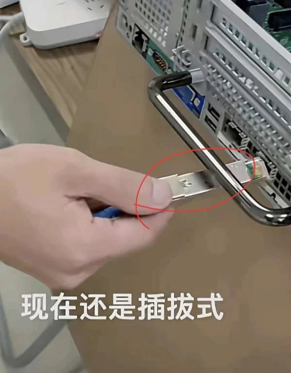 易中天核心产品，光模块插头，芯片美日提供