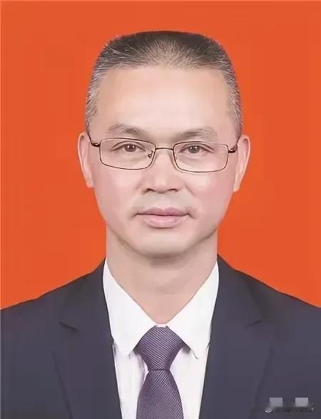 1997年，19岁战士为救人而牺牲，父母几度昏厥，可谁料20年后，战士母亲病逝，