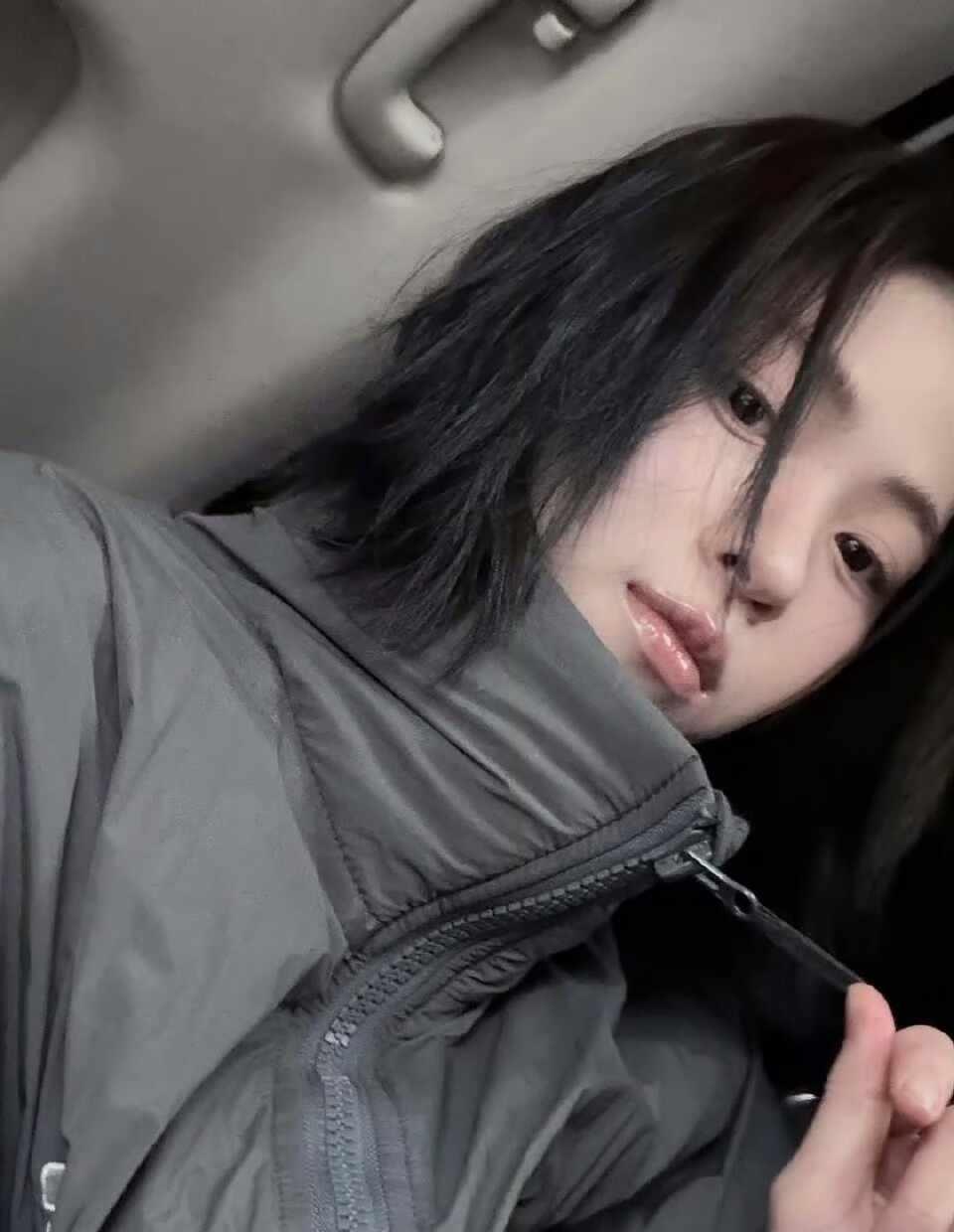 阴天 在不开灯的房间
当所有思绪都一点一点沉淀
申留真