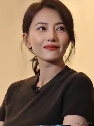 演员高圆圆说："我出生在北京的一个知识分子家庭，我爸爸毕业于清华大学，从事航天工