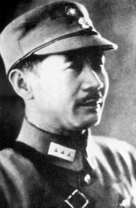 晚年的张发奎曾经发牢骚，说自己当年如果追随了教员，朱德的位子就是他的；如果追随了