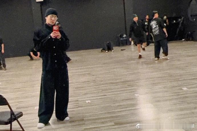 王嘉尔多伦多碎片 、王嘉尔说病好多了王嘉尔分享多伦多的回忆，期待新专辑见面，同时