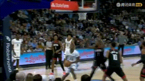 手长怪我？杜兰特泰山压顶式盖帽被吹！
图1：身体没有任何接触，凭身高体长直接压到