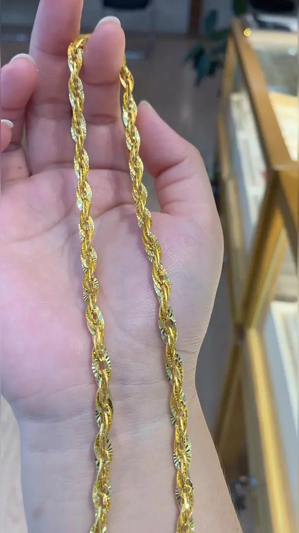 2026年2月28日，当美伊战火重燃，美军对伊朗石油出口枢纽哈尔克岛实施打击，霍