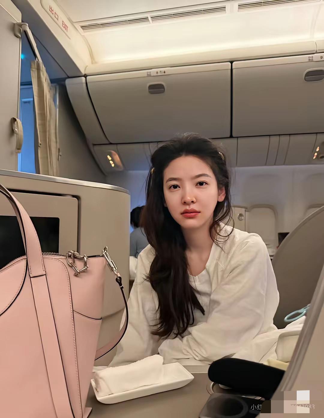 章若楠好美啊！请问一下怎么样才能和她交朋友