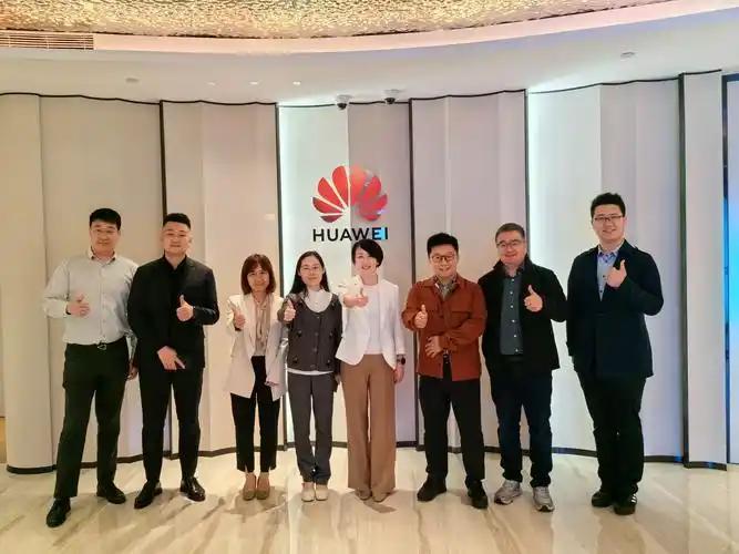 一位华为员工的经历引起热议！17岁从农村考进武汉大学，21岁进入华为，一干就是1