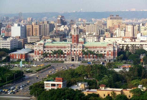 台湾 725集会，现场人数也就是五六万人，可郑丽文却在集会结束时，当众说出到场的