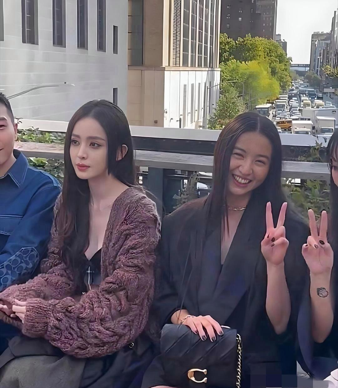 在绝对美貌跟前，脸的大小不值一提。 ​​​