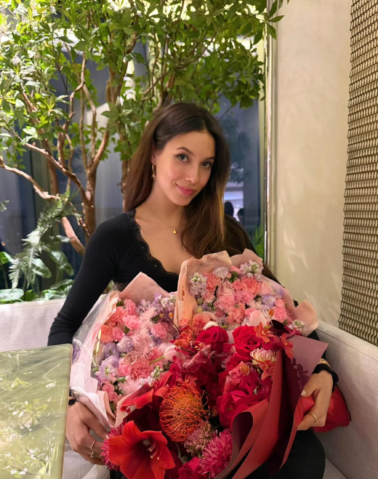 谷爱凌，深夜高调发文。

3月2日深夜23点48分，谷爱凌还在熬夜中，她在社交平