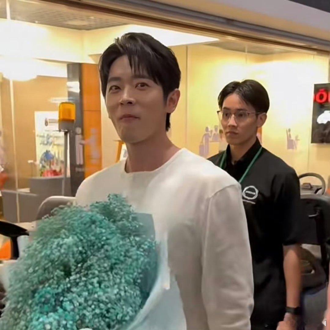 丞磊听到海外粉丝表白反应哈哈哈哈暗爽哥 ​​​