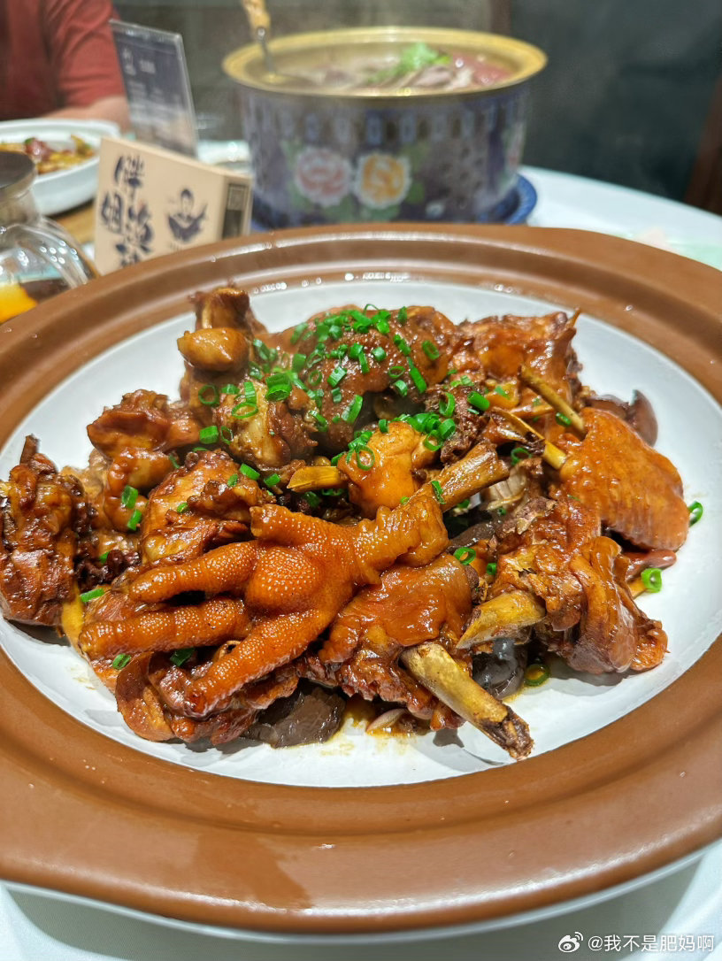 这是在哈尔滨胖姐渔村吃的，但因为见到好同学太开心，所以光聊天了，没怎么吃，也不觉
