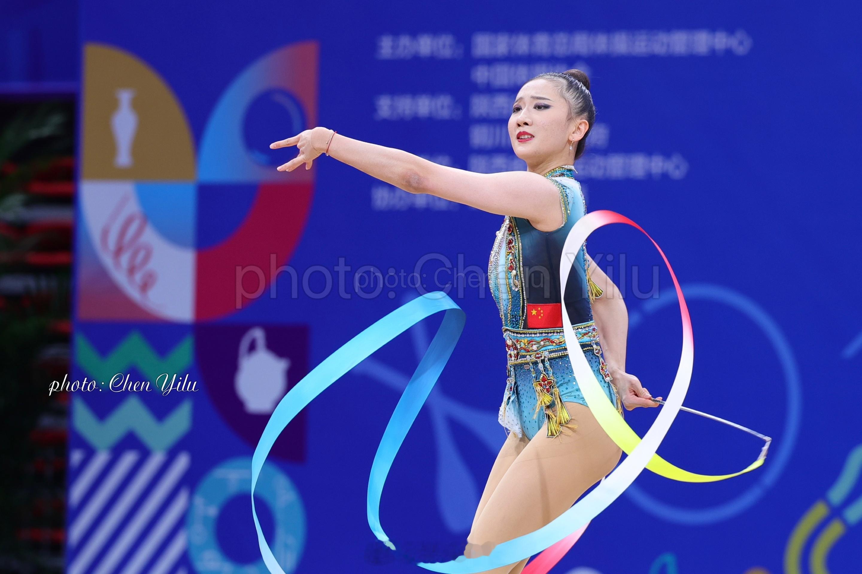 子露·浮光这次比赛的文案“在规则里长出自己的形状”子露的彩带，就是这句话最好的具
