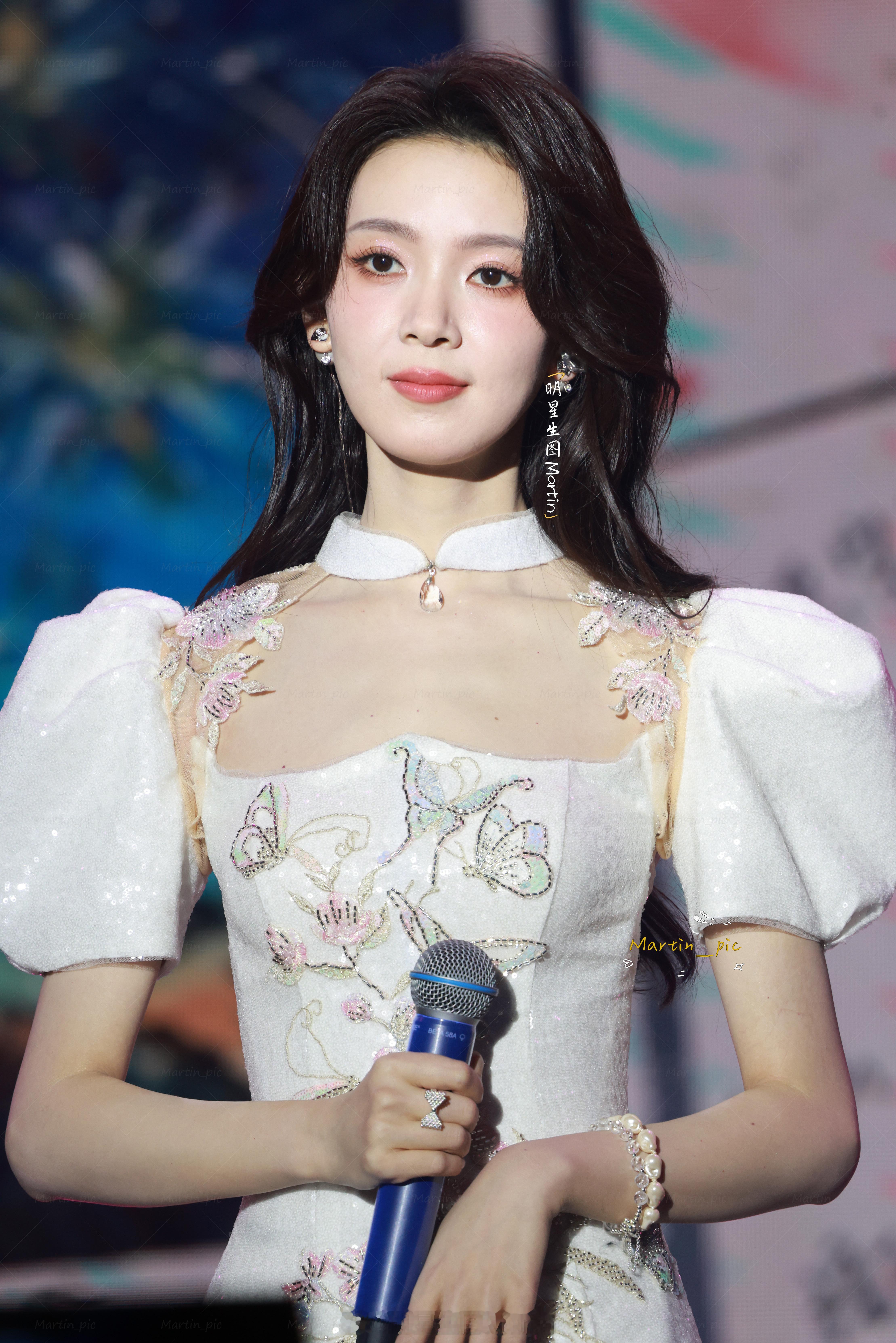 陈瑶[超话] 陈瑶生日会舞台生图 第三弹～祝我们美丽的公主大人越来越好～[好爱哦