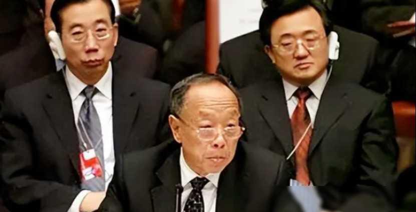 1999年“炸馆”事件发生后，克林顿向中国道歉，李肇星要求他白纸黑字的写出来，结