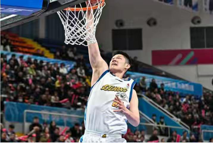 胡金秋的时代已经过去，他已经不能像之前那样统治比赛了，上赛季浙江夺冠，对于胡金秋