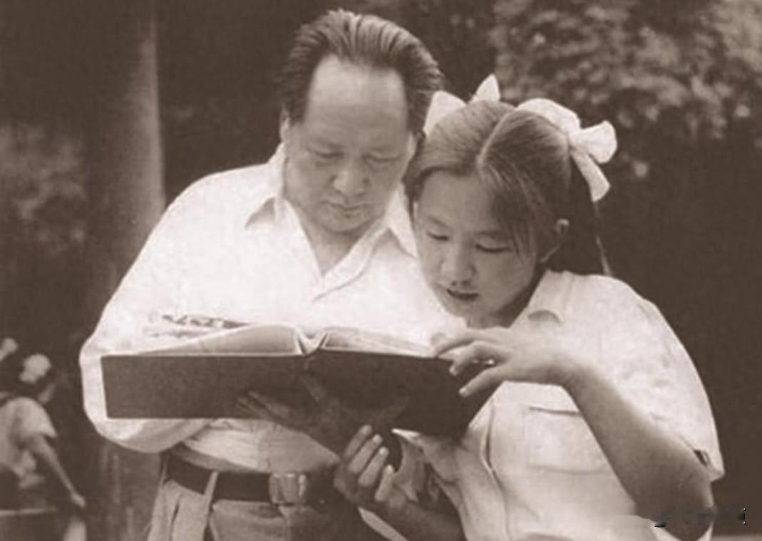 李讷名字常被写错，毛主席没给她写过对联，她也没嫁工人。
网上传的那些“龙飞凤舞”