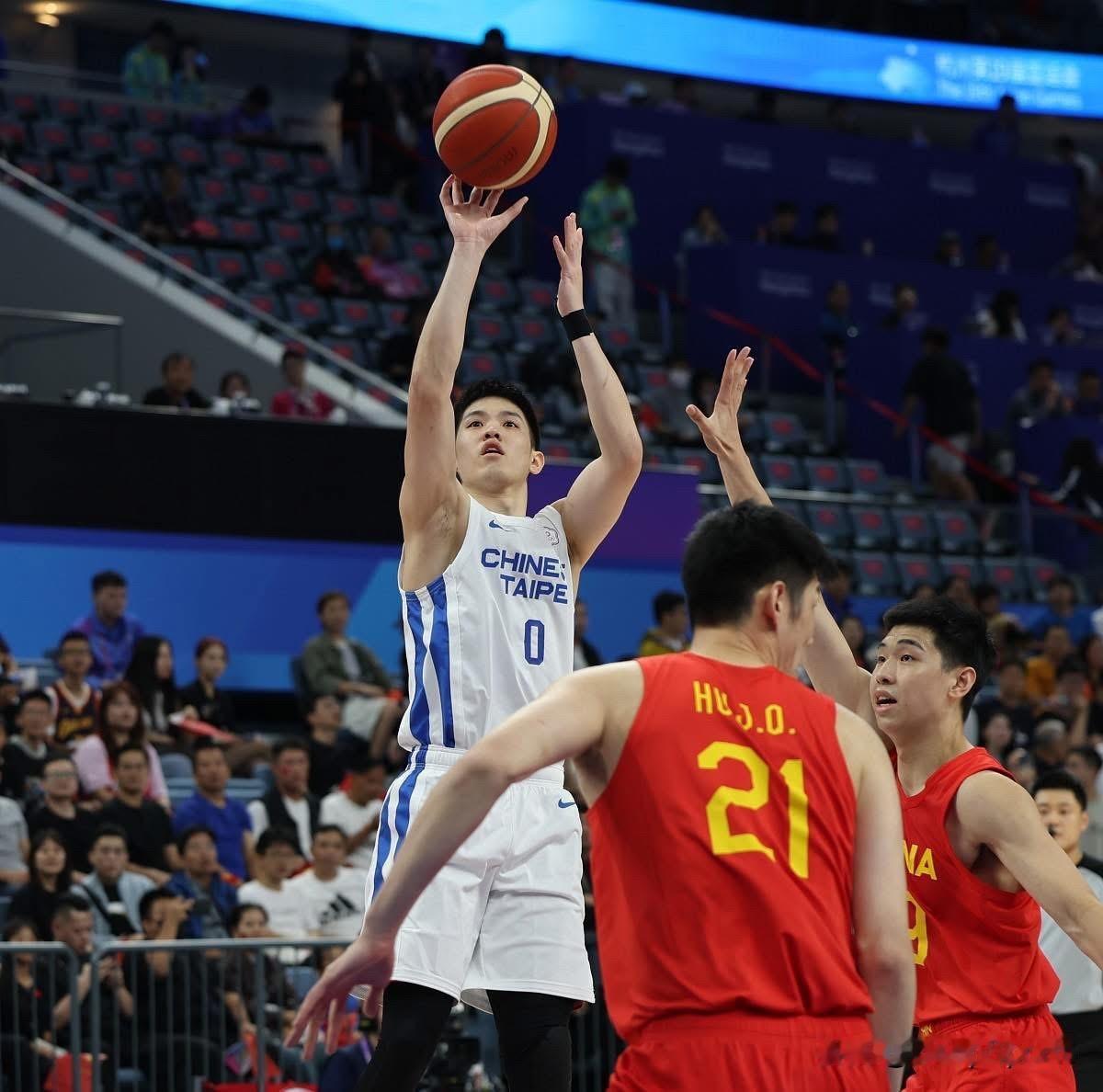 FIBA中央委员会的决议，男篮世界杯预选赛中国台北和中国队的两场主场赛事均要移师