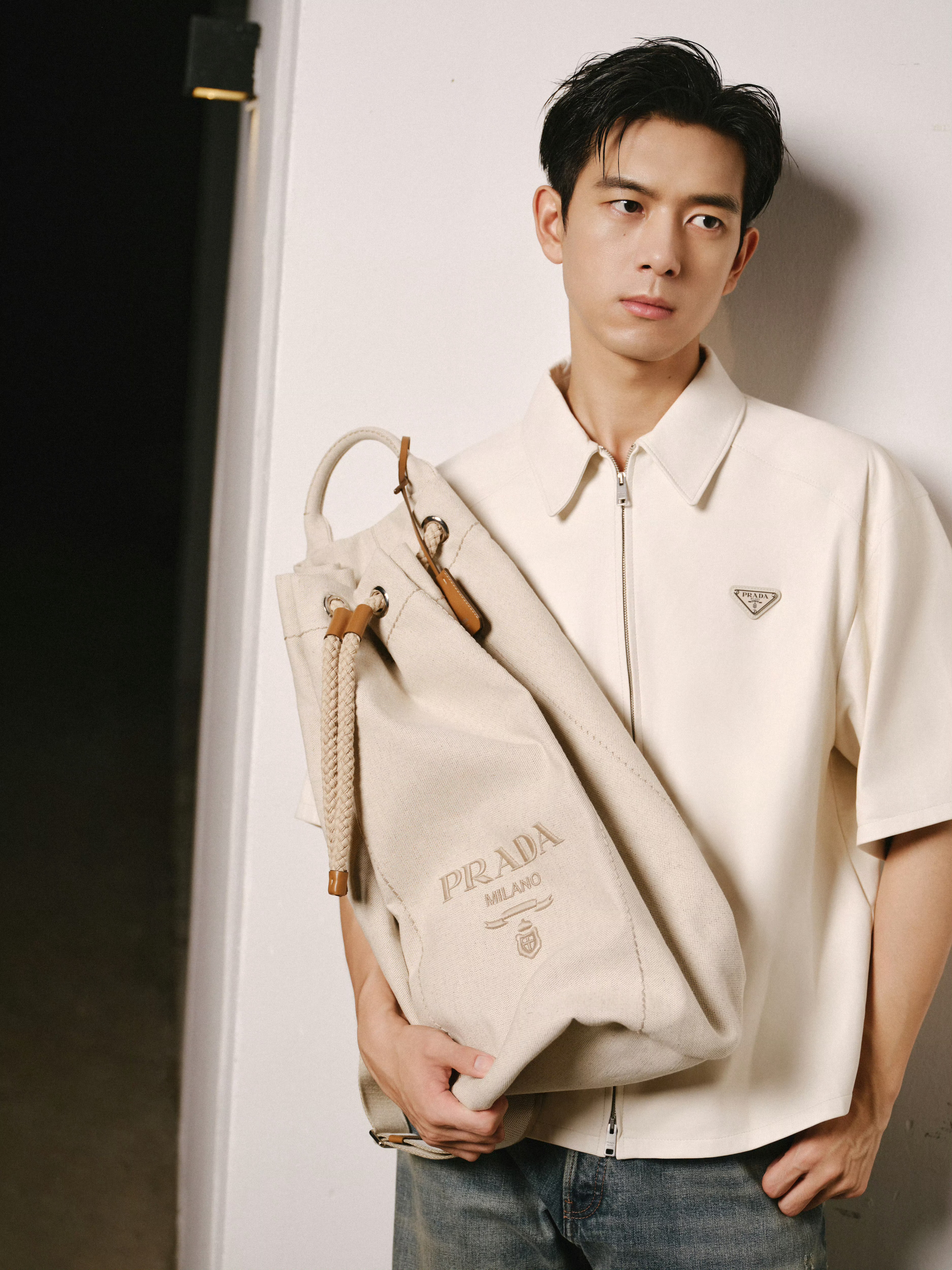 李现 × PRADA 📸米色系 Look 穿搭模范，秋日男友限定出镜🍁 ​​