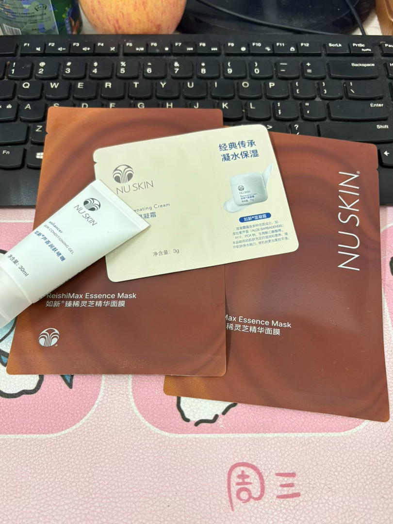 有个同事阿姨好好 她退休了但是会偶尔来串门昨天说我是不是变黑了 我还在思考怎么回