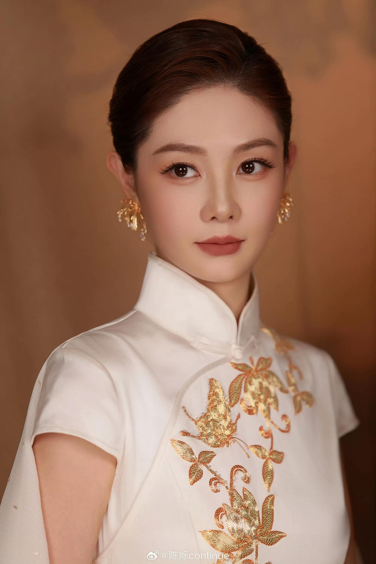 成熟稳重的美女你喜欢吗?美女穿搭写真