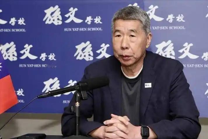张亚中校长：台湾百分之八九十的人都想维持现状，但维持现状是个伪命题！  
 
他
