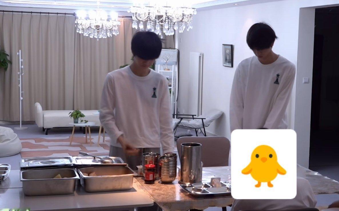 小🐥日记:豹豹猫猫今天给我准备了早餐 
