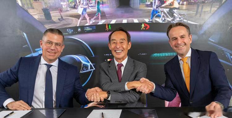 采埃孚 12月23日，韩国三星电子旗下哈曼以15亿欧元价格，收购德国零部件巨头采