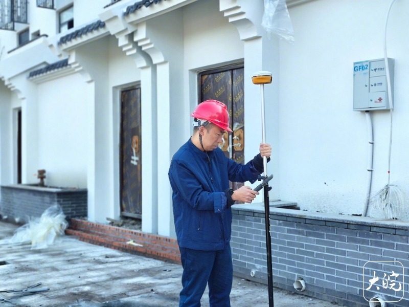 【】11月11日上午，合肥市新站区磨店老街门面房水表出户改造项目正式通过验收。“