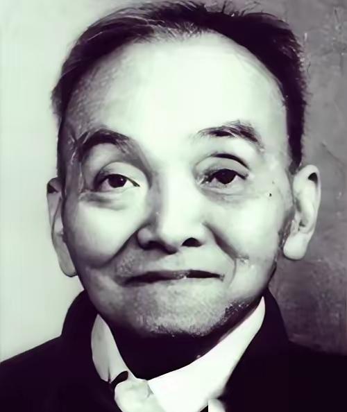 1949年4月19日，国民党少将范纪曼被押赴刑场。然而，就在行刑队举枪那一刻，他