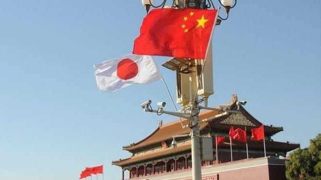 8月8日，日本无视中方航行管制，以南北对穿方式过航台湾海峡！据公开航迹信息显示，