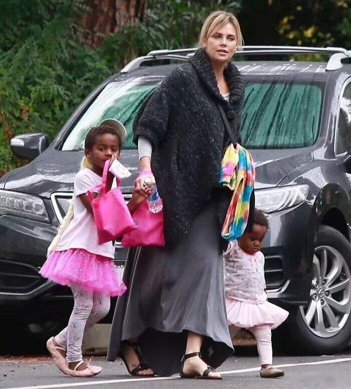美国好莱坞女明星、制片人Charlize Theron，她获得各种殊荣包括一个金