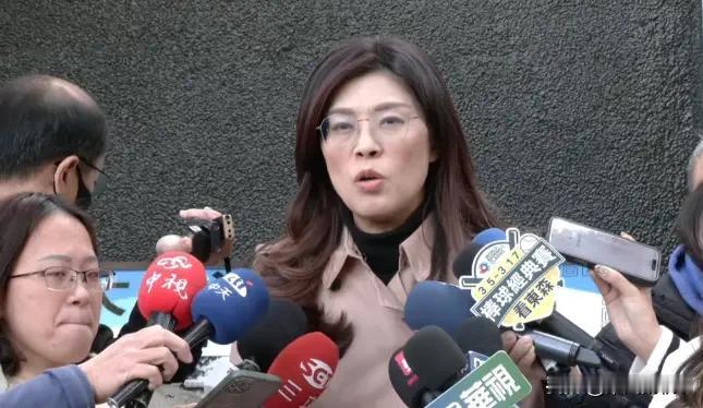 郑丽文面对采访，直言“在台湾土生土长，当然是台湾人，但这并不抵触也不妨碍，我们也