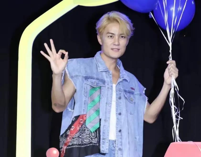吴克群，被曝大瓜！

7月4日，久未露面的吴克群，突然被曝出了一个大瓜，不过，这