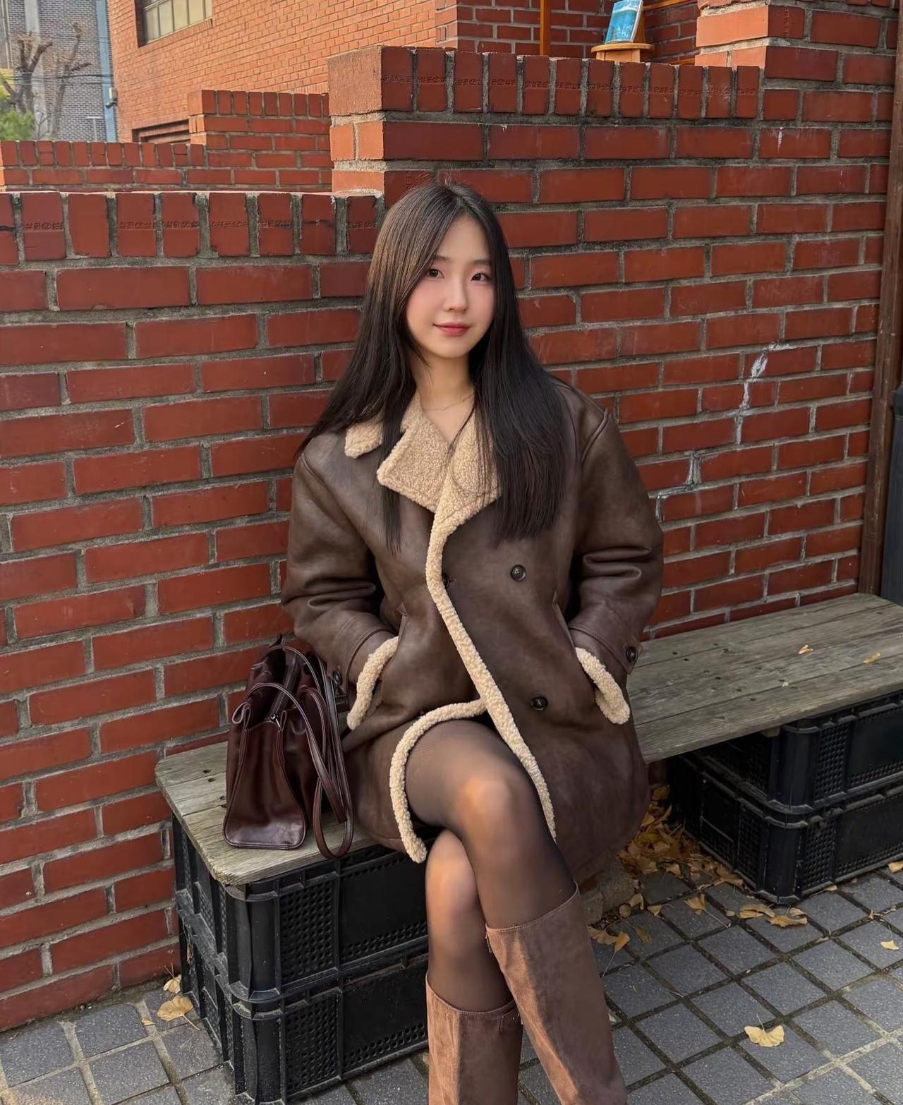 今日穿搭拍摄。咖啡店拍照 日常搭配气质穿搭 章若楠氛围感随拍