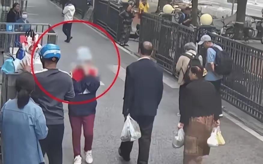 管你什么人，无耻就是无耻。
女子赵某，50岁了。家住北京市北三环附近，独居两居室