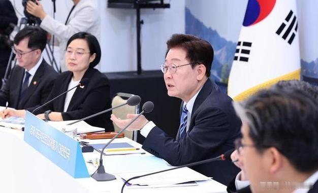 整天都在报道韩国股市跌到熔断、出现暴跌，结果韩国市场的跌幅其实只排在倒数第三。更