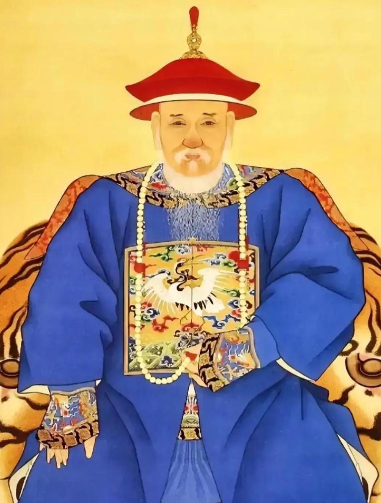 康熙盯着被铁链锁住的鳌拜，问出了8年的疑惑：“你手握40万大军，为何不反？”这位