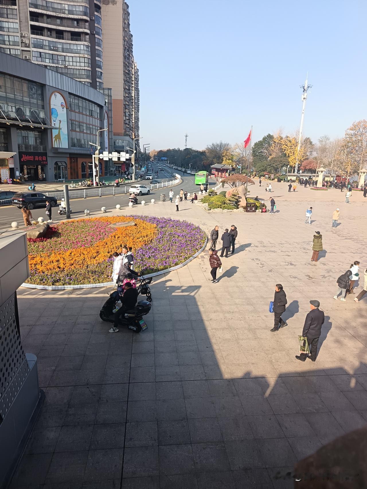 岁岁风调雨顺，请赐下联
日日日进斗金