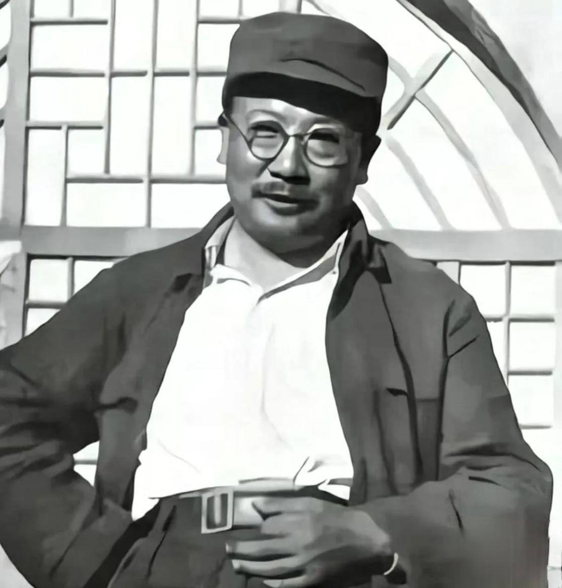 1943年，有个叛徒主动找到了李克农，哭着说自己知道错了，求李克农给个改过自新的