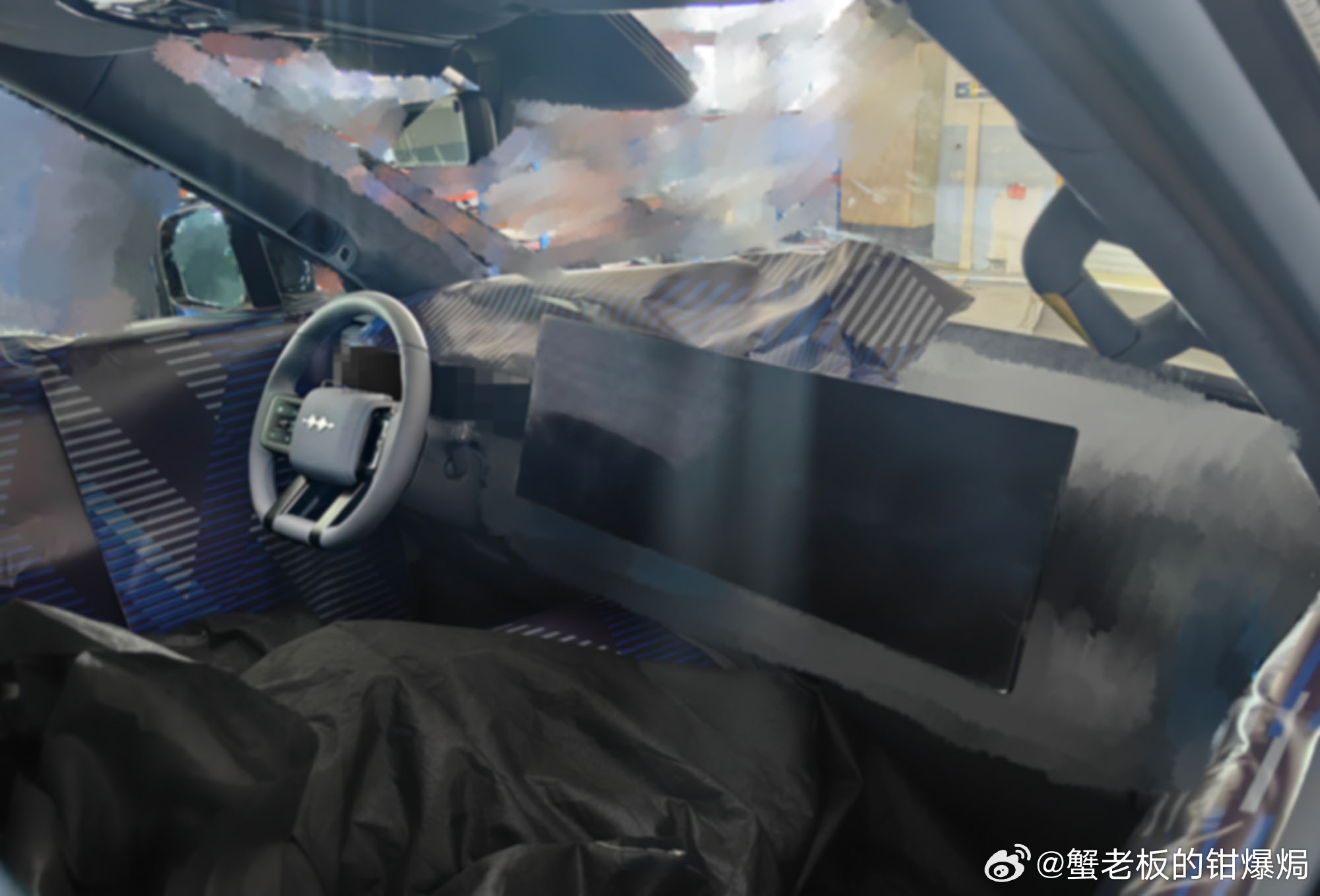 论个性还得方程豹，比亚迪万年不改的中控屏设计，钛9给改成长联屏了！这也意味着钛9
